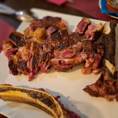 Chuletón en Taberna Gallega O'Candil Pulpería