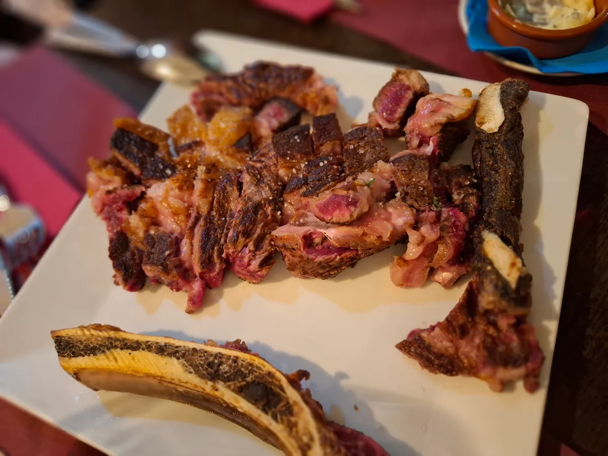 Chuletón en Taberna Gallega O'Candil Pulpería