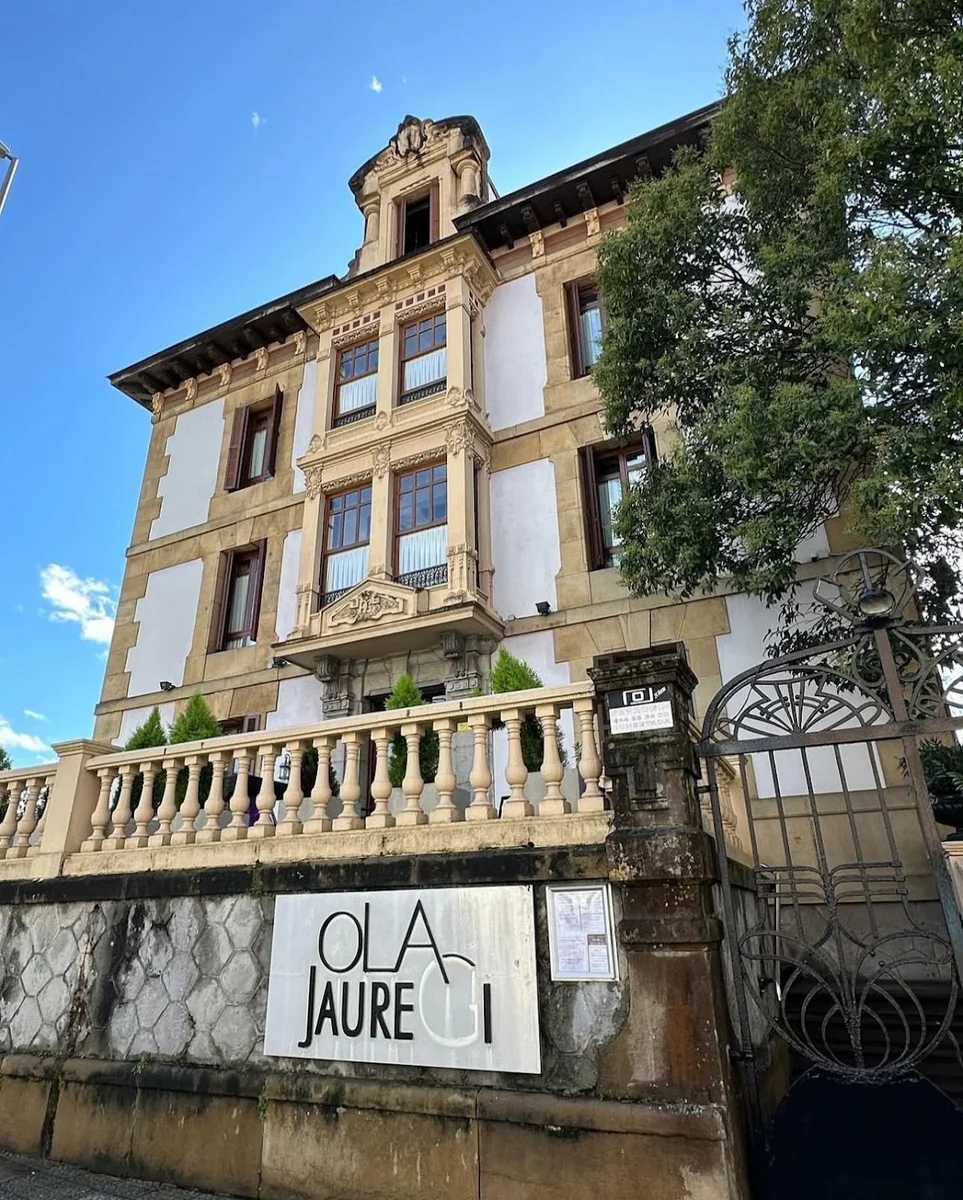 Olajauregi hotela
