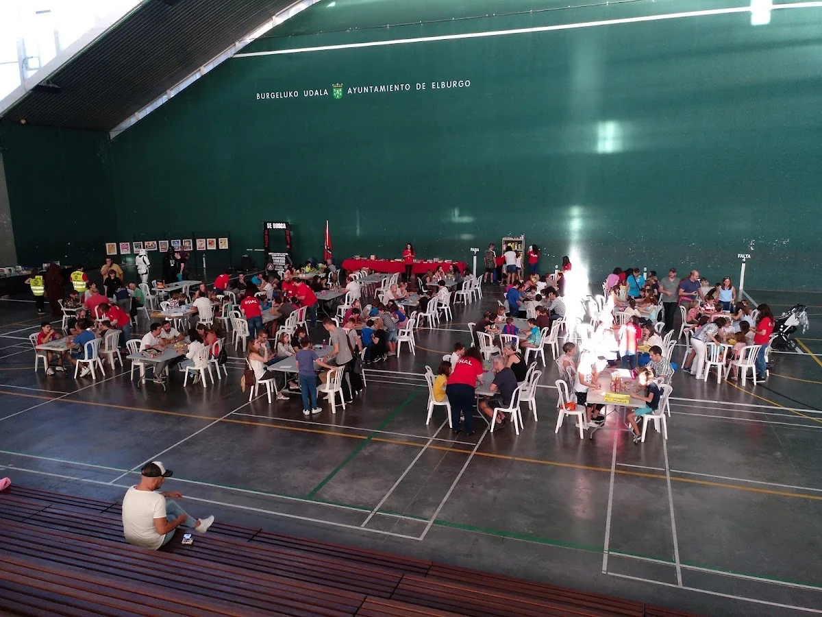 Complejo deportivo Landederra - foto 6 de 10