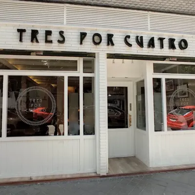 Tres por Cuatro