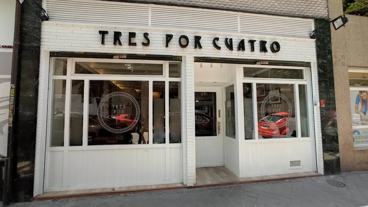 Tres por Cuatro